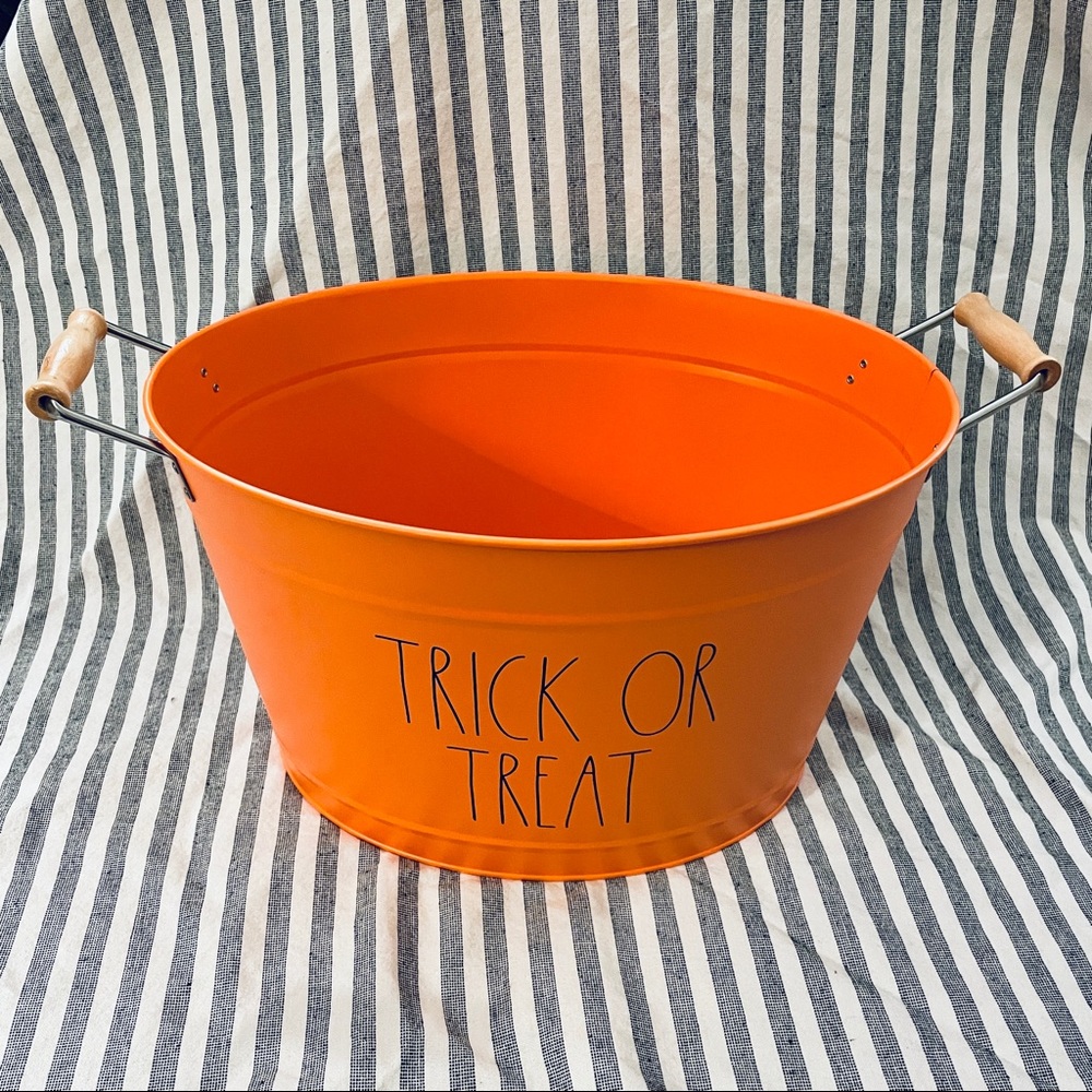 [SOLD]New! Rae Dunn Trick Or Treat Party Bucket☆